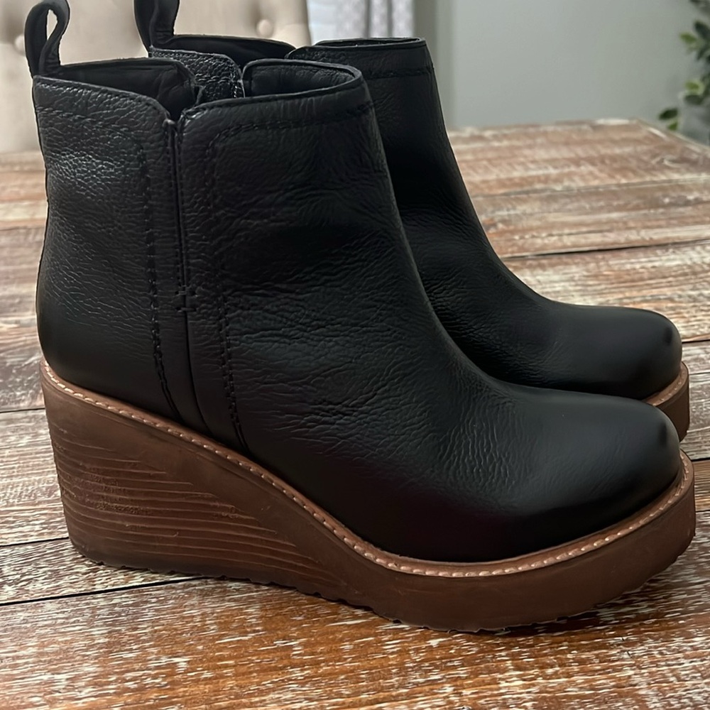 Diba True Black Leather Wedge Boots